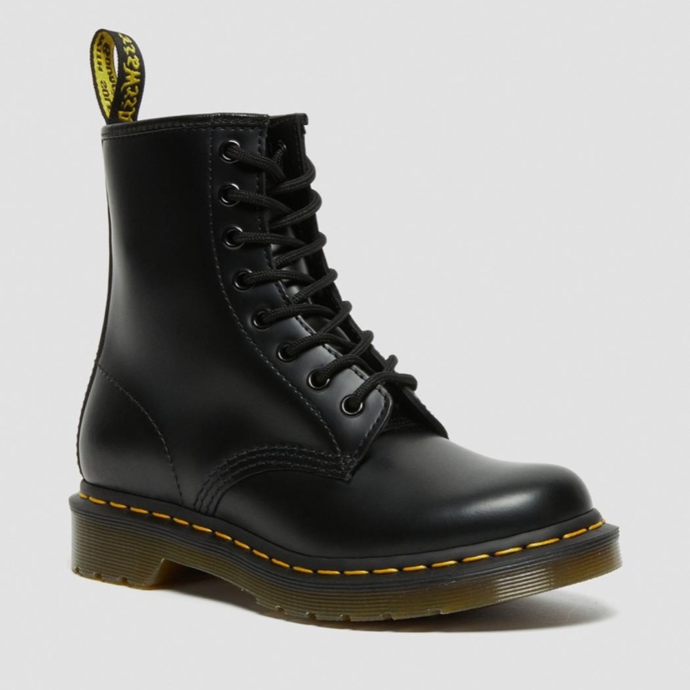 Dr Martens 1460 Women’s Smooth Leather Lace Up Boots — Black